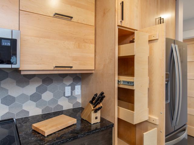 Pull-out storage solution