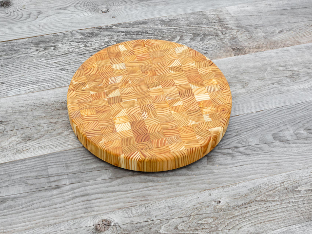 Random design round cutting board