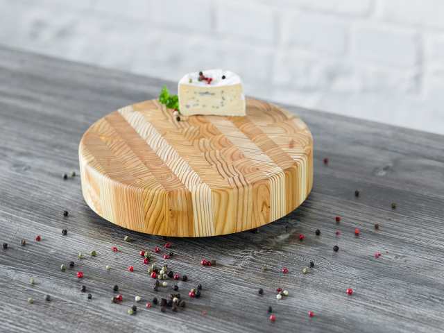 Round cutting board