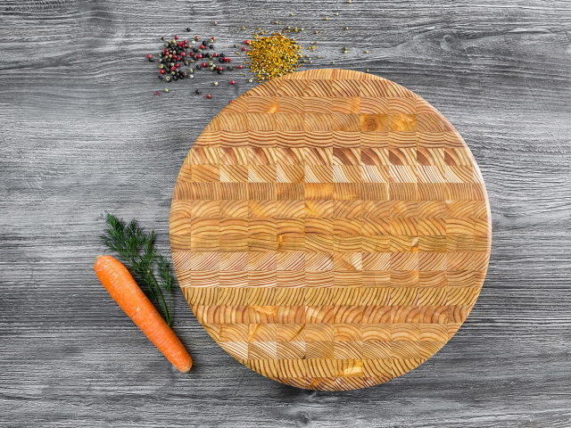 Round cutting board